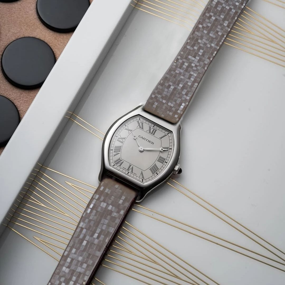 16 مللي متر 18 مللي متر 19 ملل - مراجعة Luxury Watch Cartier وسعره