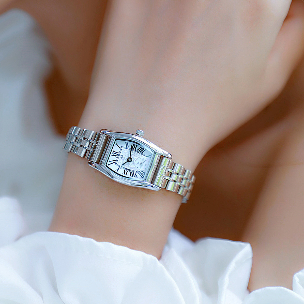 ساعة نسائية من BS متعددة الاست - مراجعة Luxury Watch Cartier وسعره