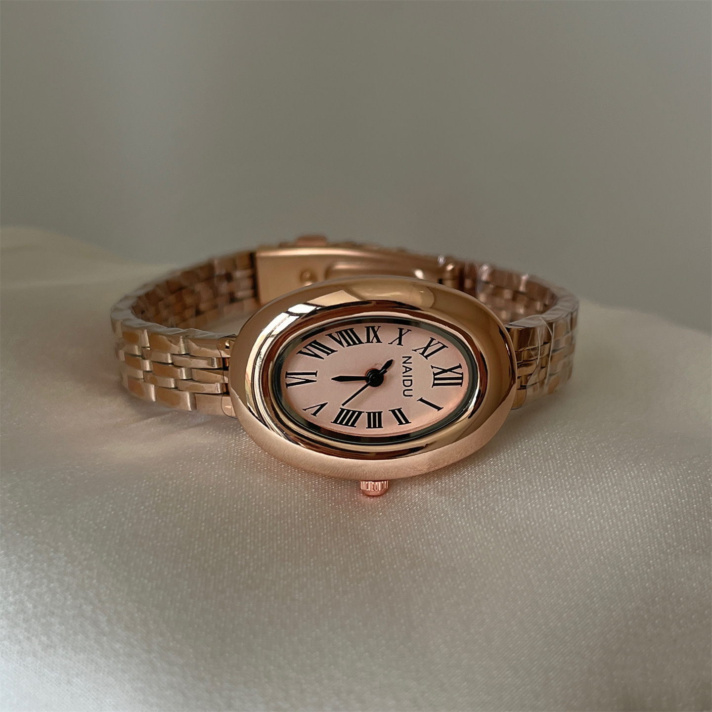رائجة البيع ساعة الموضة للنساء - مراجعة Luxury Watch Cartier وسعره