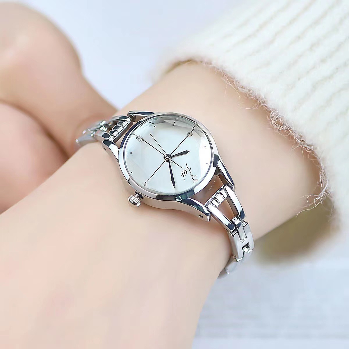 سوار ساعة للنساء أنيقة الذهب ا - مراجعة Luxury Watch Female وسعره