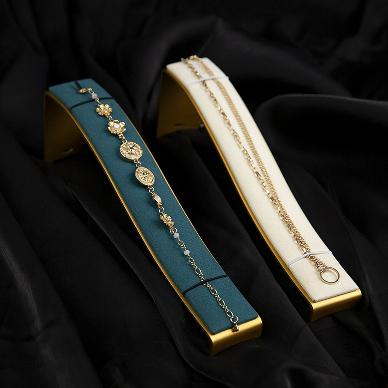 حامل عرض المجوهرات الراقية لأس - مراجعة Luxury Watch Shop وسعره