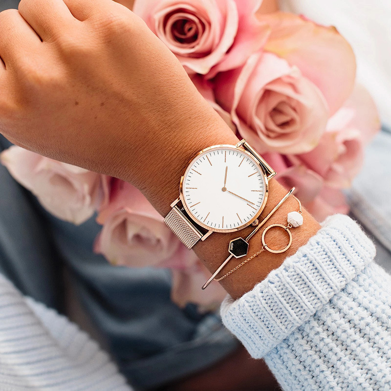 ساعة يد كوارتز بحزام شبكي من ا - مراجعة Luxury Watch Female وسعره