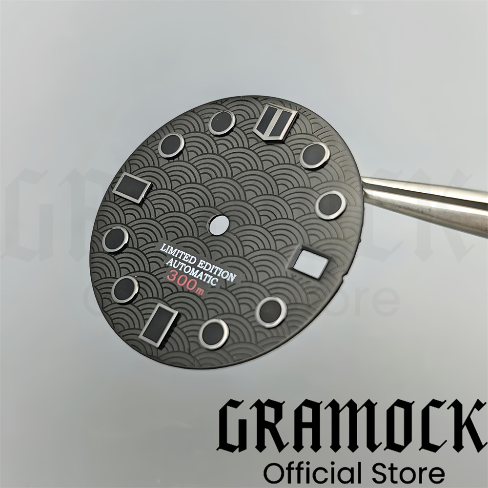Gramock 28.5 مللي متر أسود أحم - مراجعة Luxury Watch With Green Dial وسعره